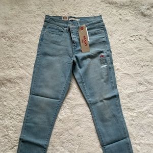 Levi’s skinny jeans